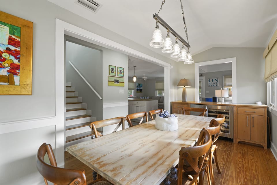 DINING ROOM W/BAR AREA COMPLETE W/ICE MAKER & WINE FRIDGE!