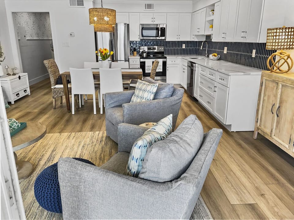 Endless Waves 208 | Dinning & Living Area