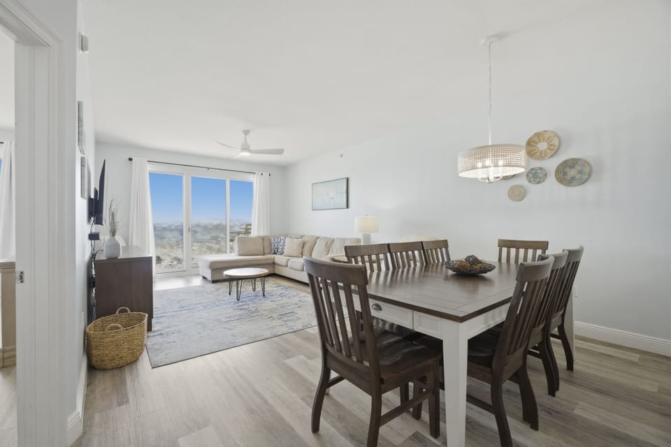 Summer Place #503 Dining Area