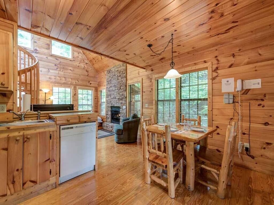 Dining Area -Kitchen