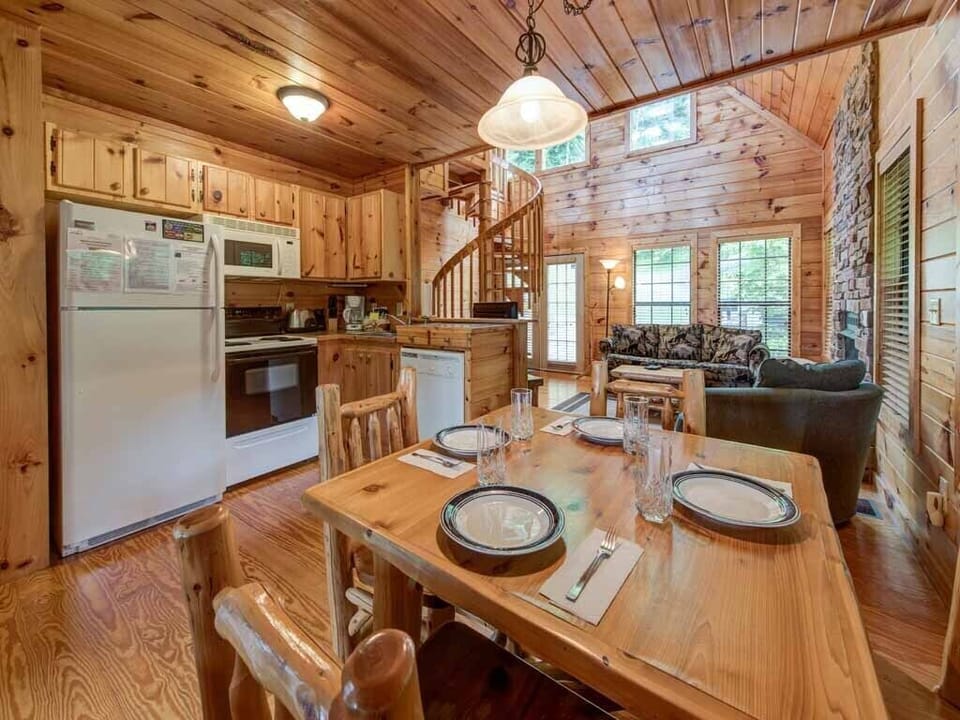 Dining Area - Kitchen