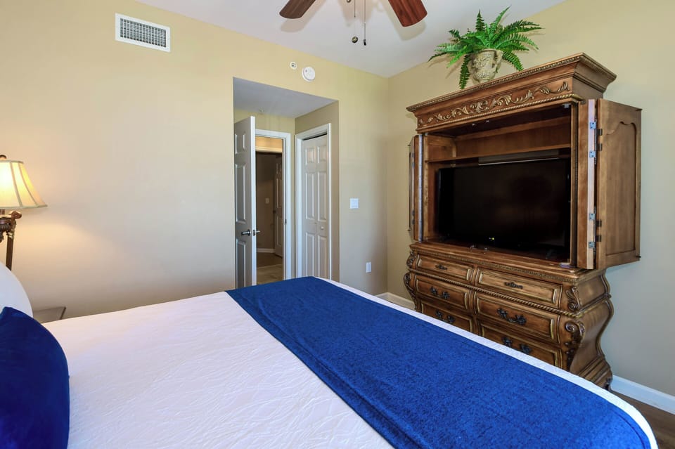Silver Beach Towers West 806 - Guest Bedroom with TV