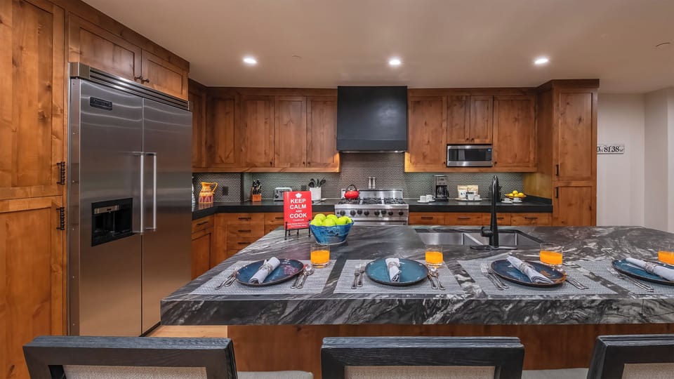 Kitchen, Main Level - Island with seating