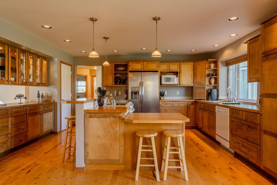 Large kitchen has everything you will need to cook up some good meals