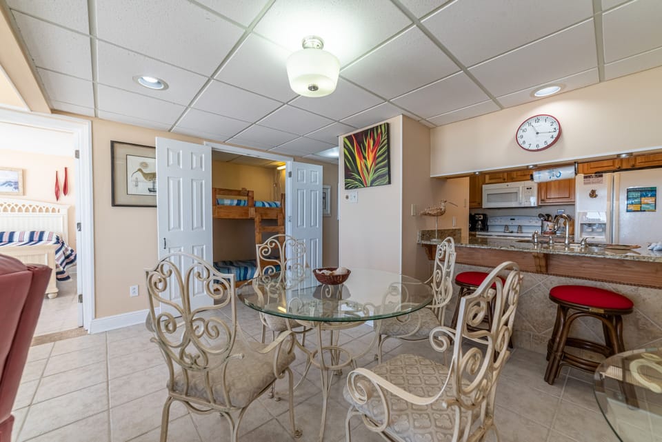 Seating for 4 at the dining room table with additional seating for 2 at the bar