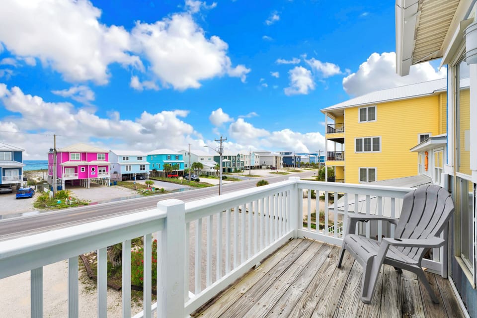 West - The private balcony offers Gulf views!