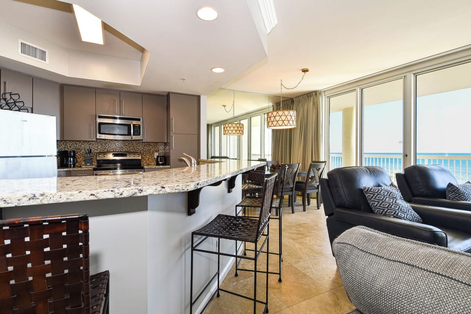 Silver Beach Towers East 404 - Breakfast Bar Seats 3