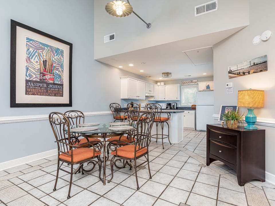 Dining area Seats 4