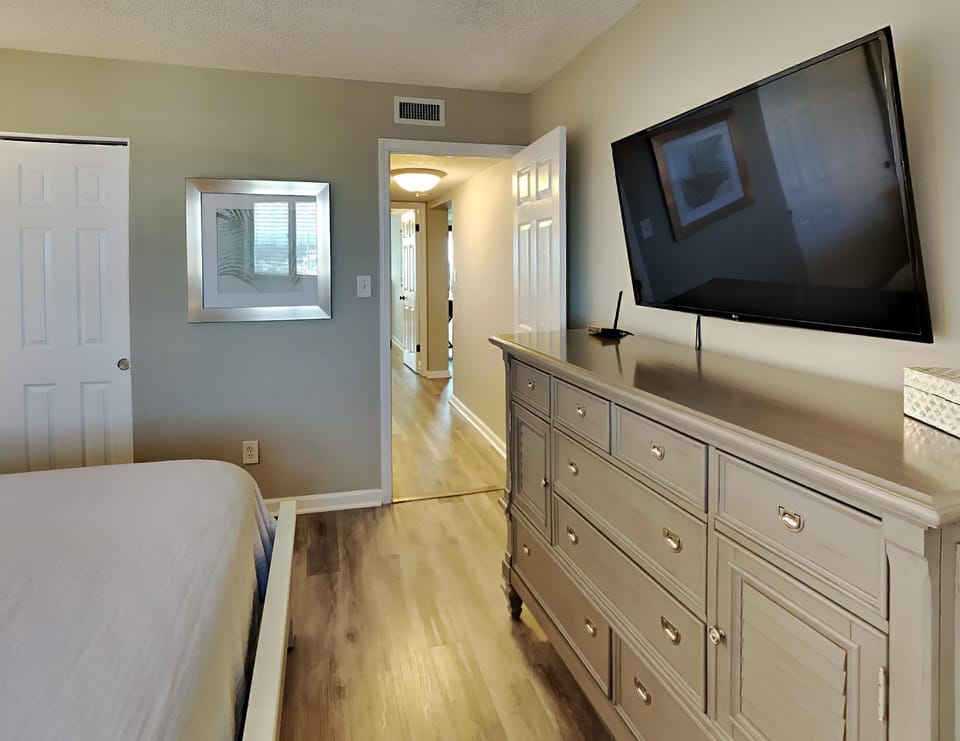Second Bedroom-King
