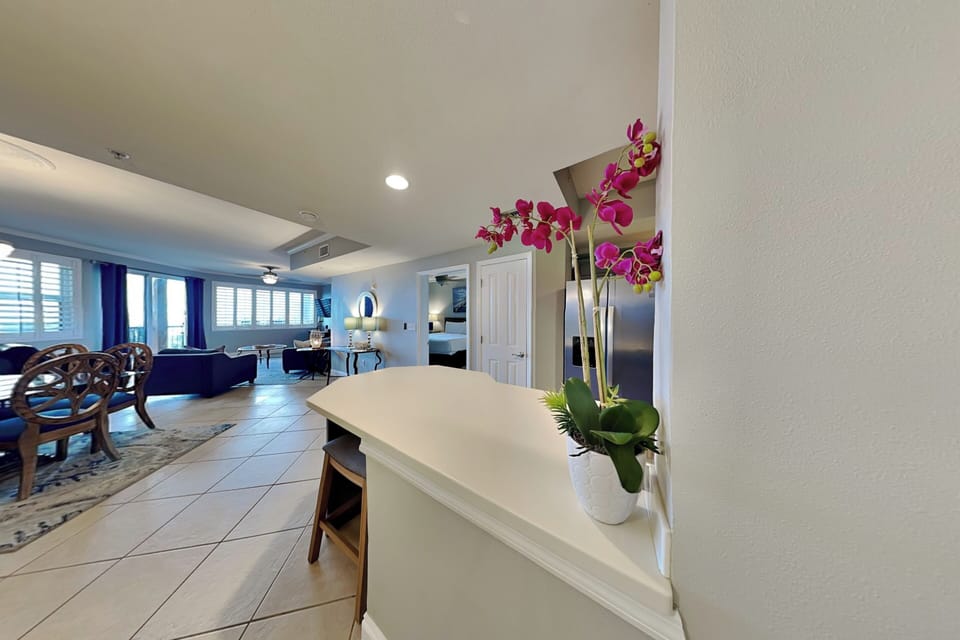 Kitchen - Breakfast Bar - Seating