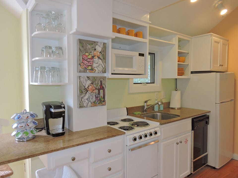 KITCHEN W/FOUR BURNER STOVE/ OVEN, DISHWASHER, FULL FRIDGE