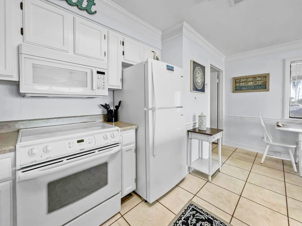 Emerald Shores 1001 | Kitchen Area