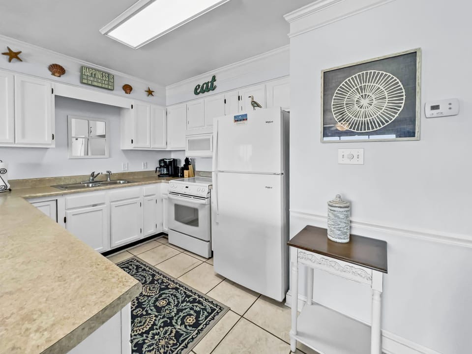 Emerald Shores 1001 | Kitchen Area