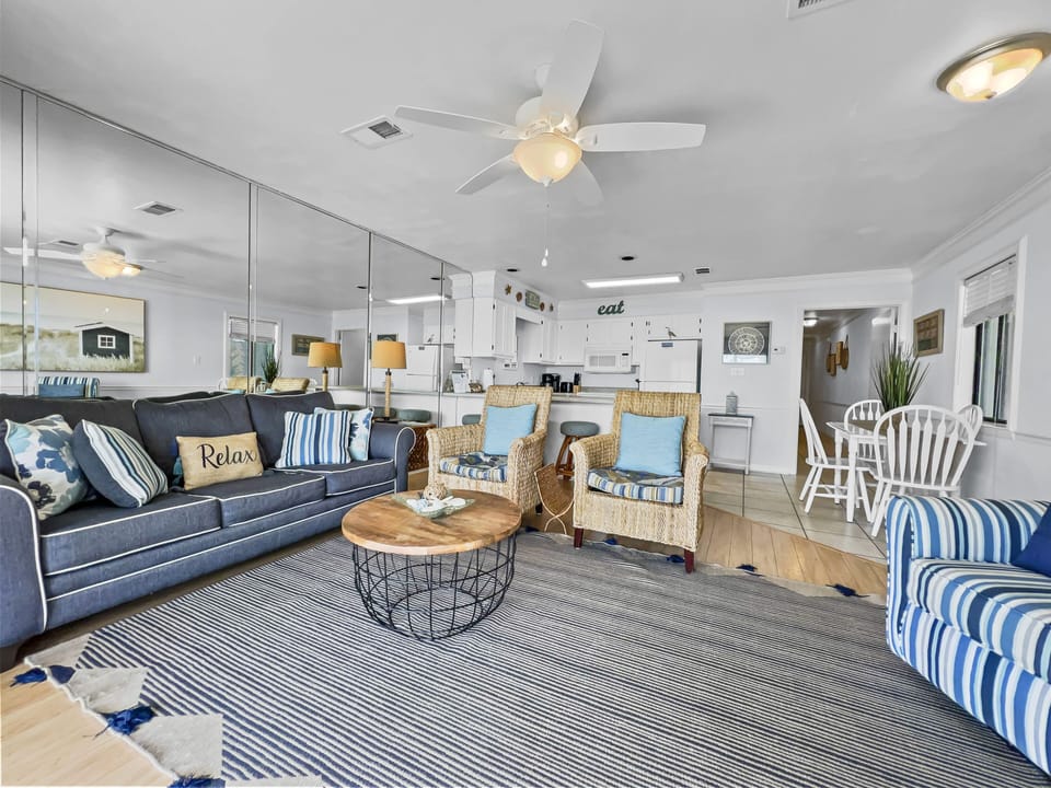 Emerald Shores 1001 | Living Area