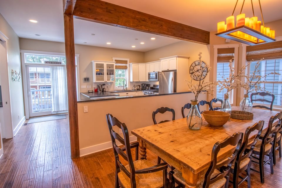 Main Level | Dining