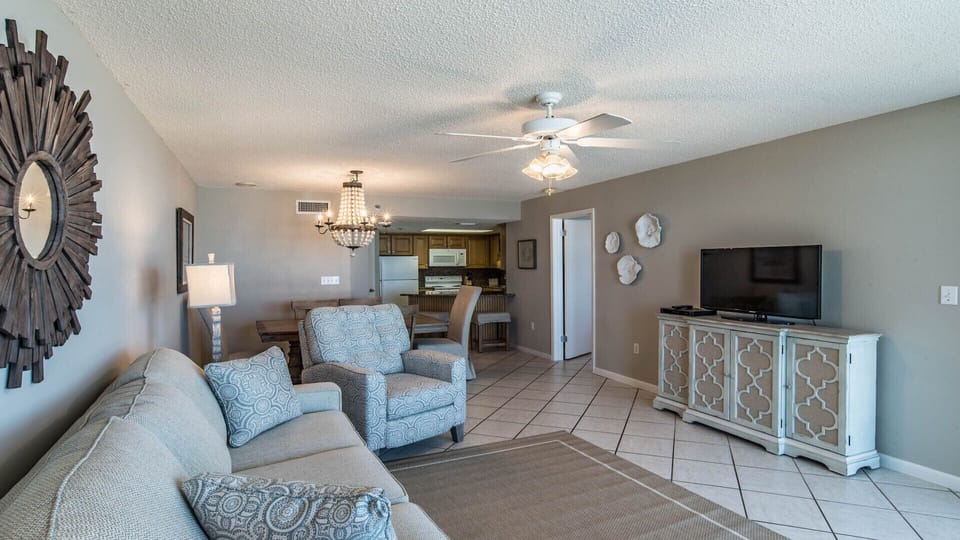 Phoenix VI 712 Living Room