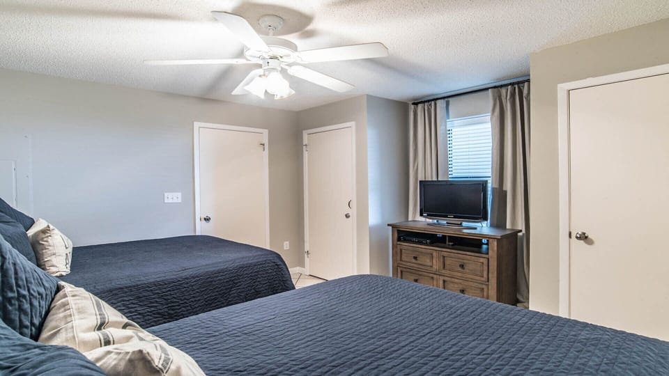 Phoenix VI 712 Guest bedroom