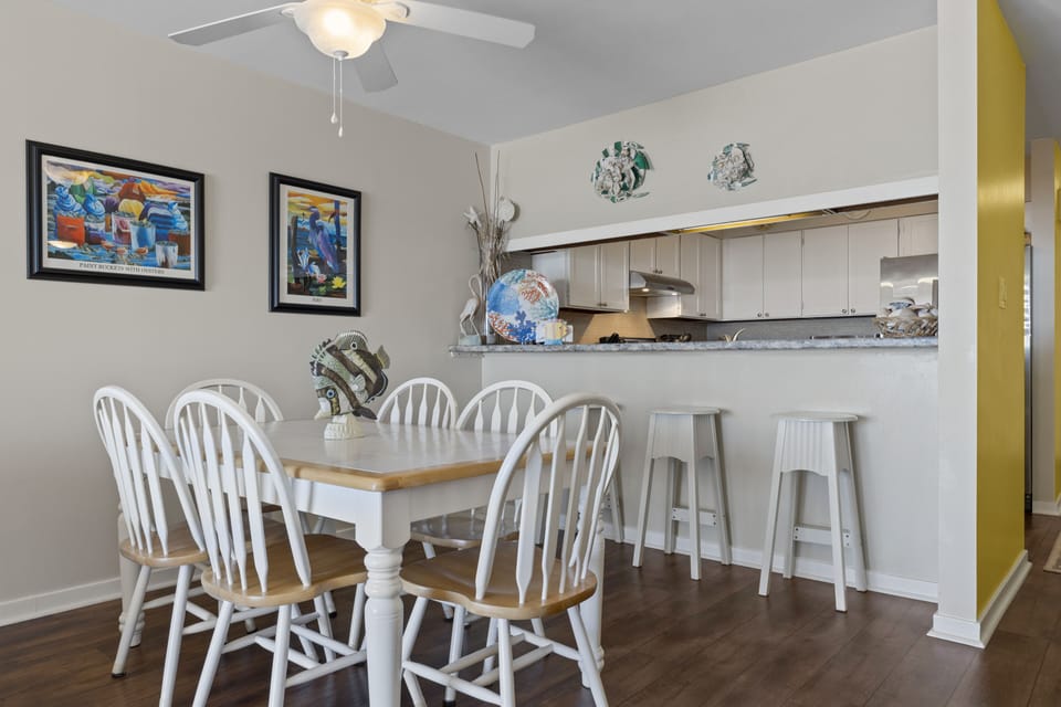 Dining towards Kitchen
