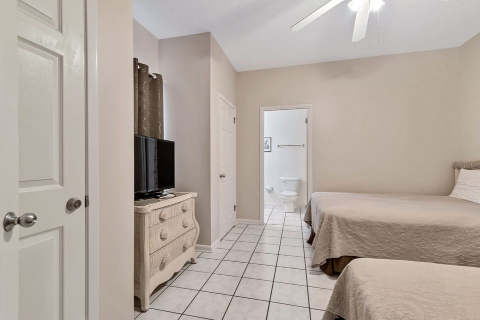 Guest Bedroom with 2 Twin Size Beds
