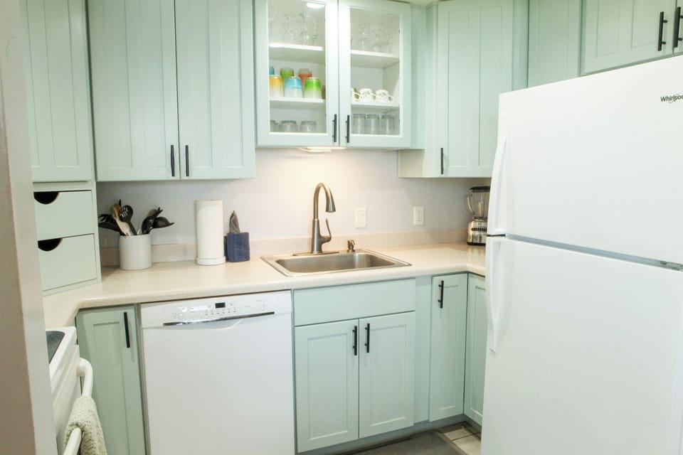 B10 Kihei Sands Beachfront Condominiums - Everything you need for fine dining in Maui!
