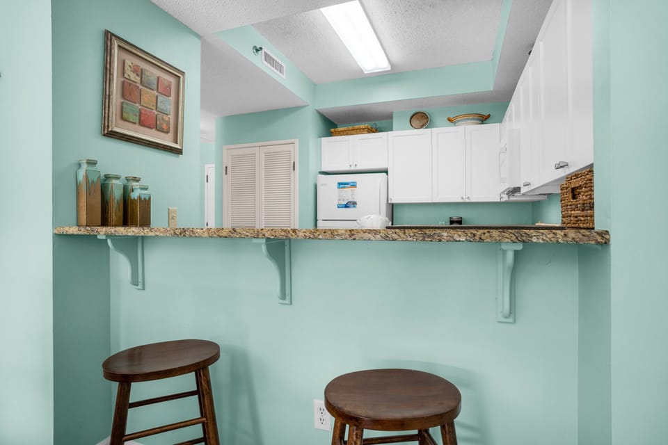 Eat-in bar
