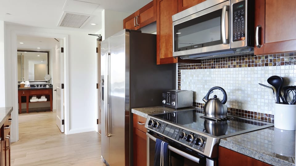 Full kitchen equipped with all the essential items & Bosch appliances