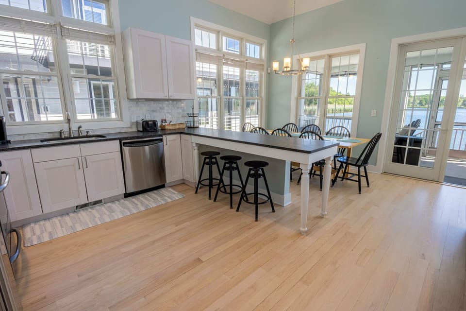 Main Level | Kitchen | Dining