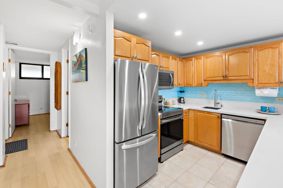 Full-size Stainless appliances
