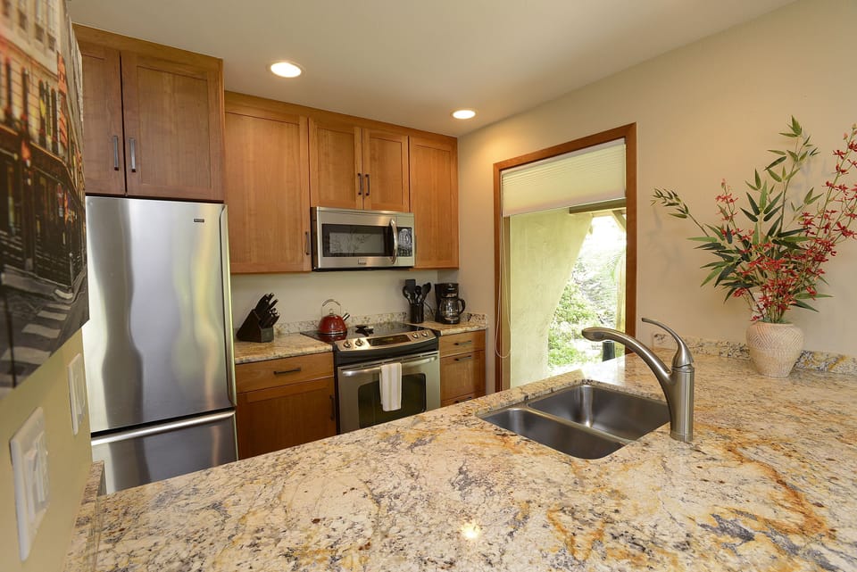 Full Kitchen - Stainless Steel Appliances