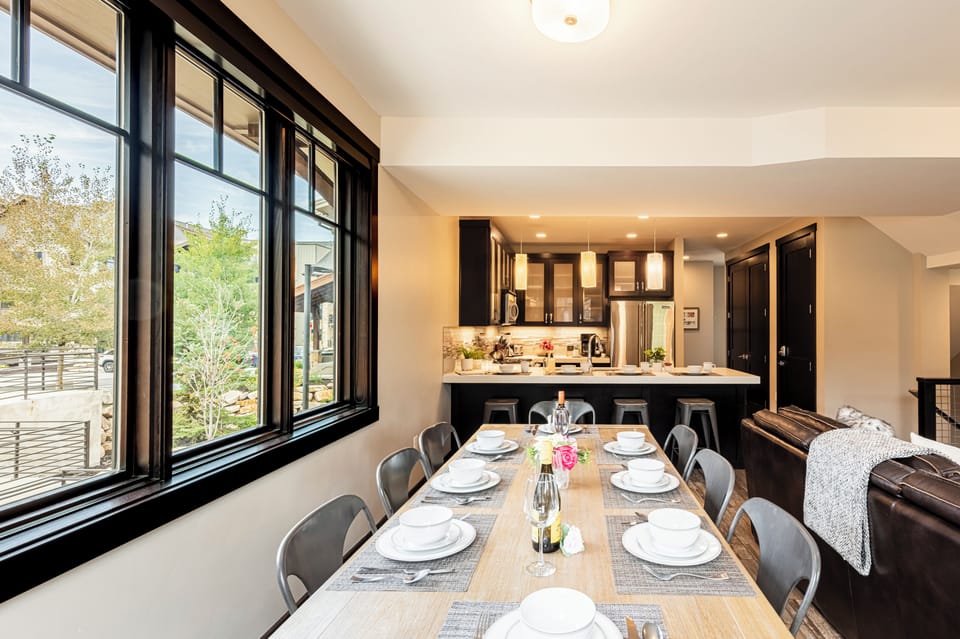 Dining Area Seating for 8