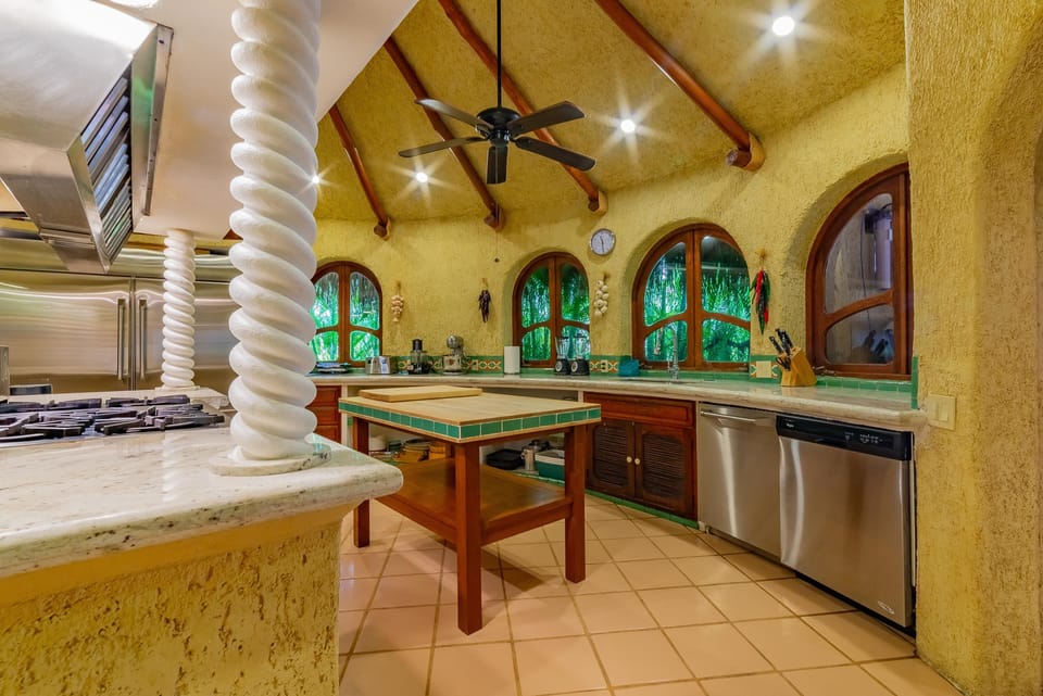 Fully equipped kitchen