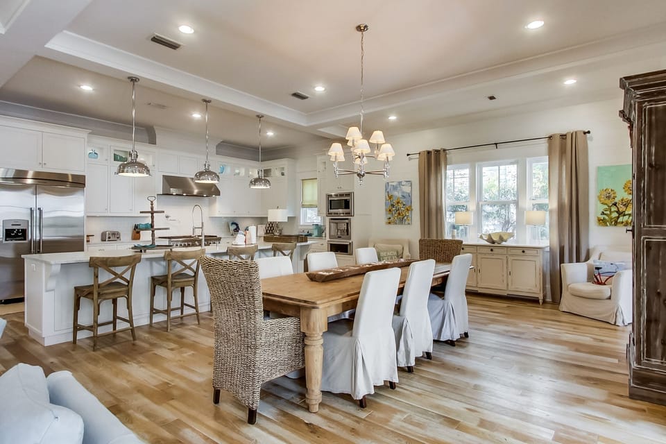 First Floor: Dining Area