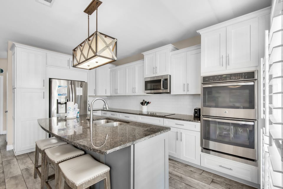Kitchen with eat-in bar seating