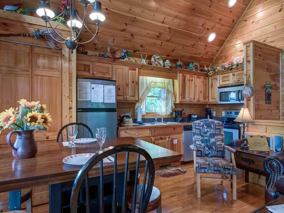 Dining Area | Kitchen