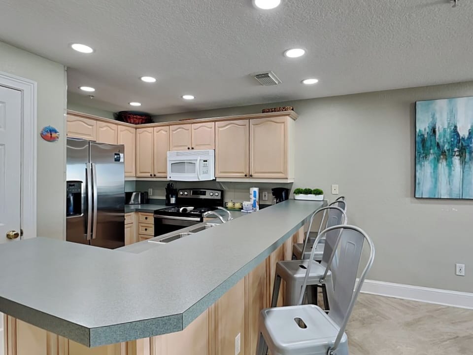 Kitchen and Breakfast Bar