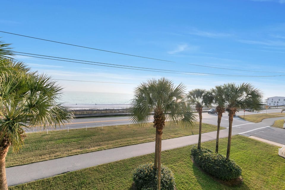 This condo is located across the street from the beach. It has easy access to the beach, and there are many other activities nearby.