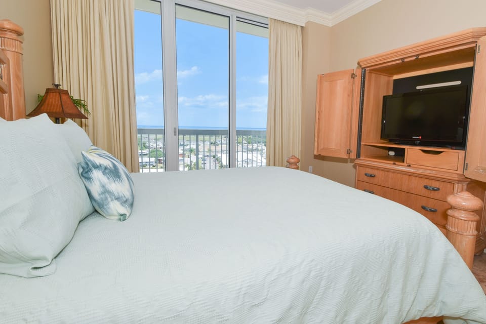 Silver Beach Towers West 1703 - Guest Bedroom