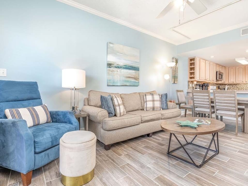 5_sandpiper207_livingroom5_062122