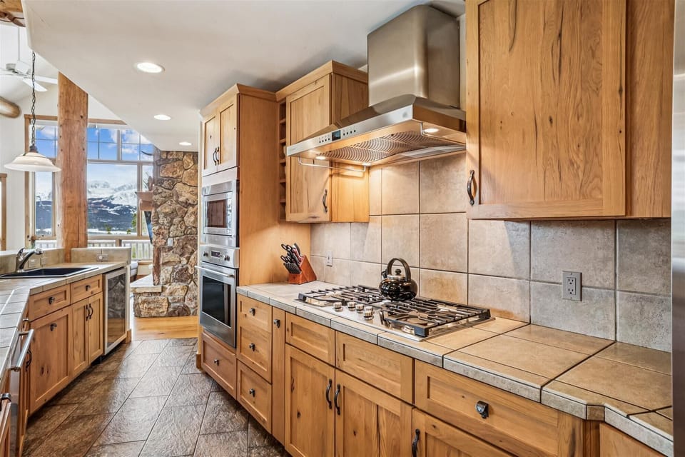 Kitchen - Dunkin Hill Lodge - Breckenridge Vacation Rental