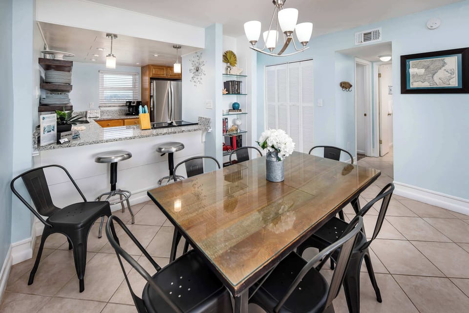 Dining table with seating for six and breakfast bar
