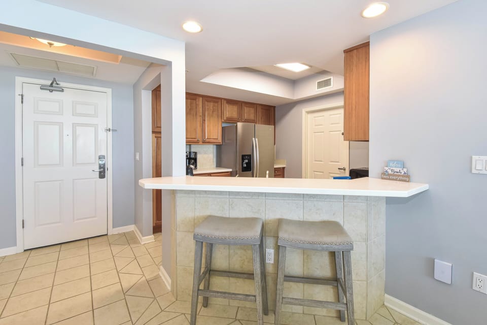 Silver Beach Towers W402 - Breakfast Bar Area