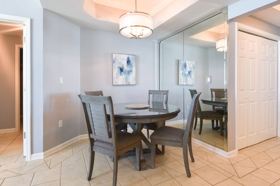 Silver Beach Towers W402 - Dining Area