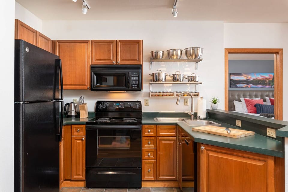 Open kitchen with everything you needs