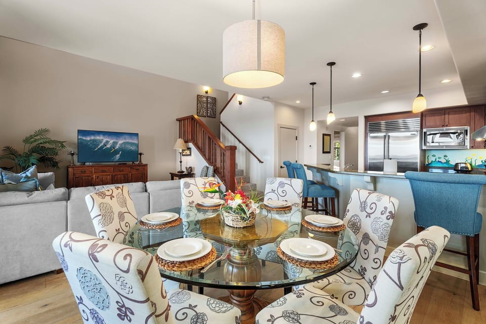 Inside dining at the dining table with seating