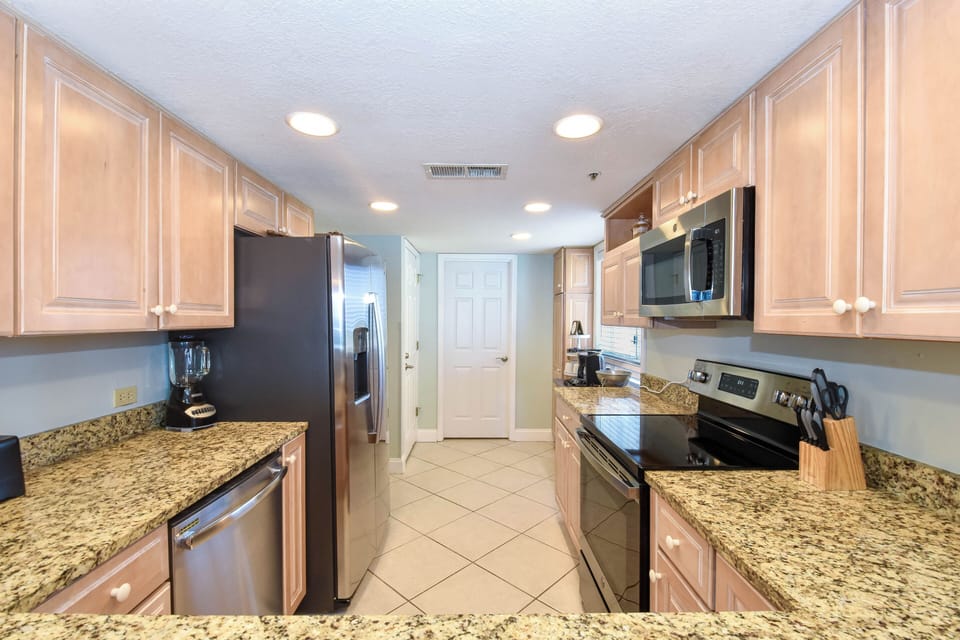 Destin Towers 131- Fully Equipped Kitchen