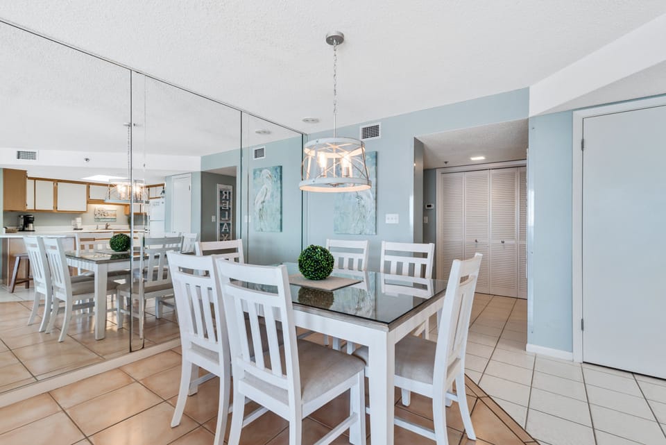 Spacious Open Floor Plan for Living and Dining Areas