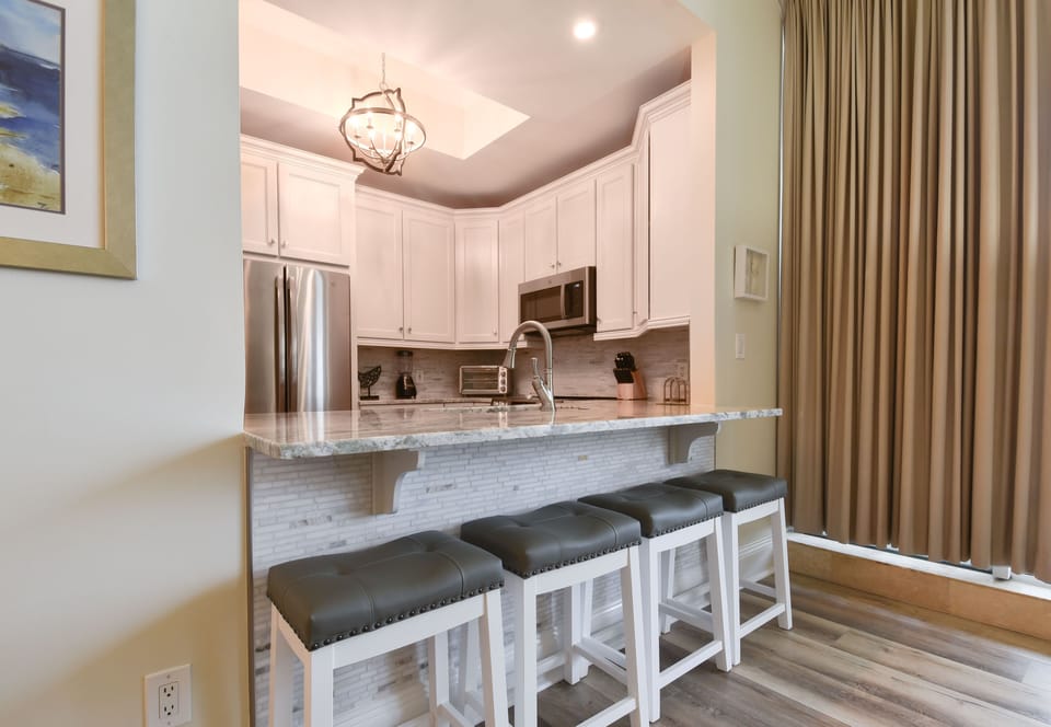 Silver Beach Towers East 202 - Breakfast Bar