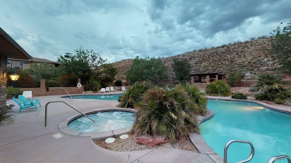 Clubhouse Outdoor hot tub