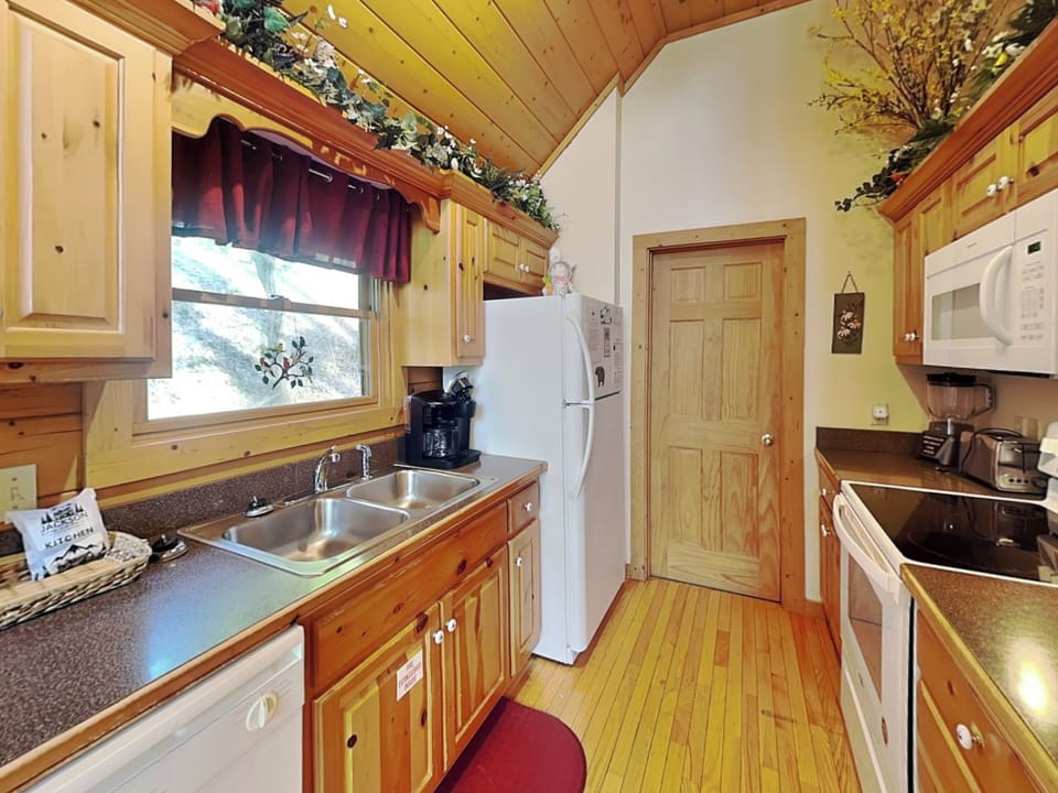 Full Kitchen