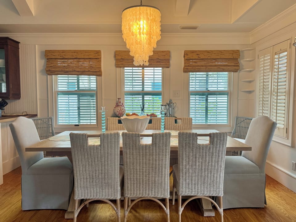 DINING WITH TABLE SEATING 8 PEOPLE